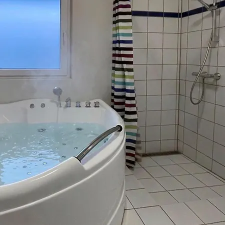 3 Bedroom Gorgeous In Nykobing Sj Hébergement de vacances Haslev