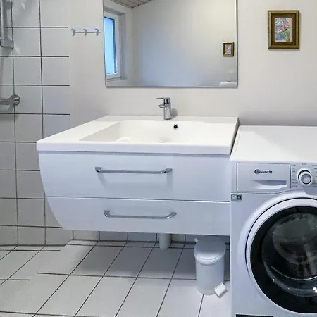 3 Bedroom Gorgeous In Nykobing Sj Hébergement de vacances *